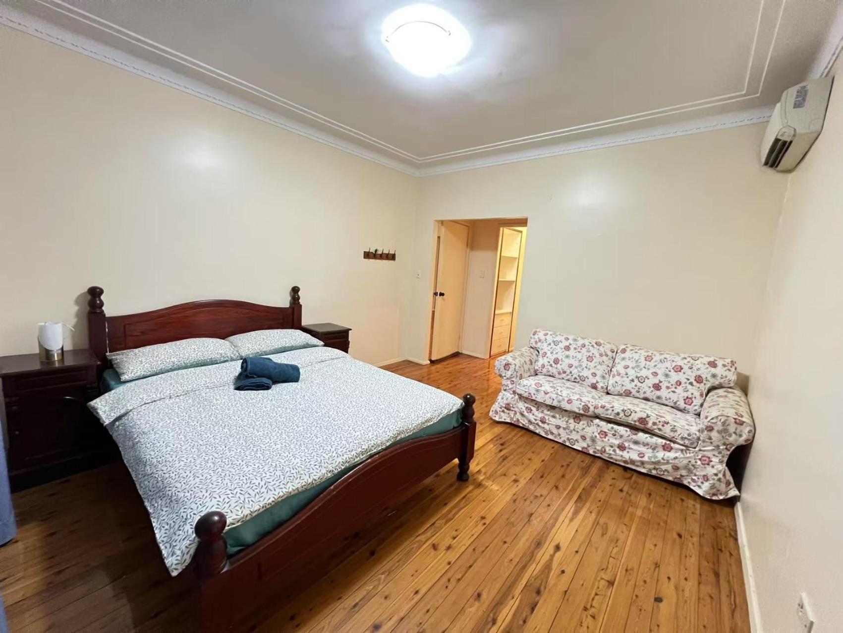 E Egg * Sydney